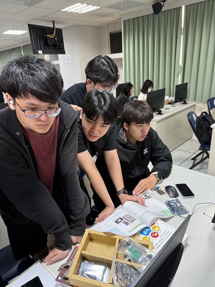 學士專業主視覺